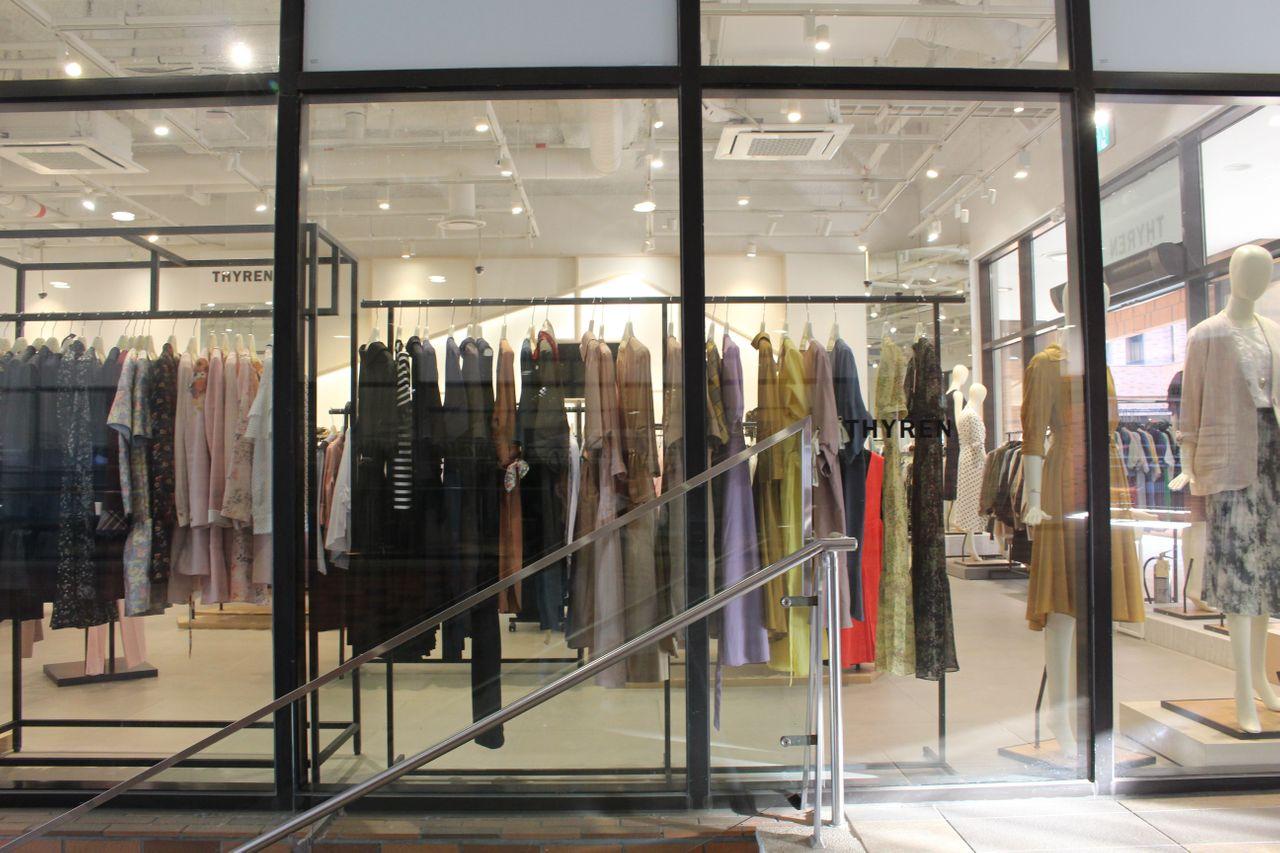 Paju outlet. shopping. premium outlet. seoul shopping. shopping in seoul. paju lotte premium outlet. hyundai department store. lotte department store.